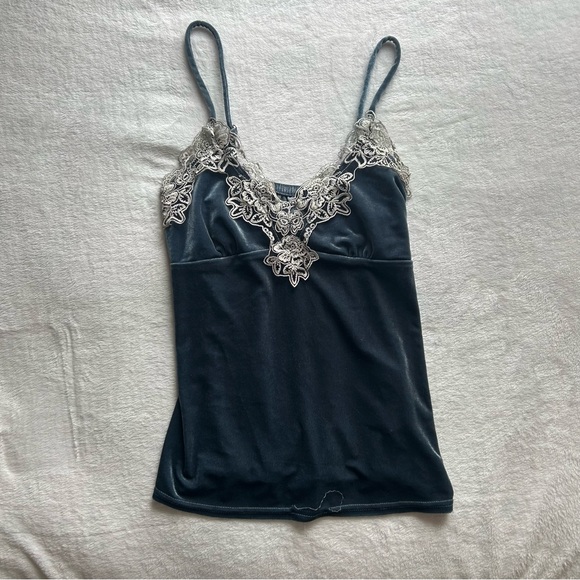 Lace tank top, 97% polyester, 3% spandex, ( NO TAG ) - Picture 2 of 6